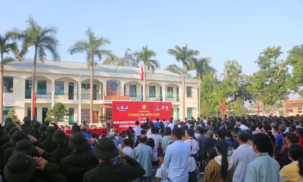 Khơi dậy khát vọng cống hiến của tuổi trẻ nơi tiền tiêu Tổ quốc - Ảnh 1.