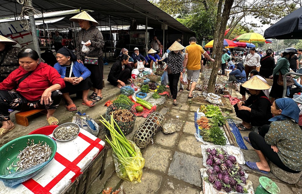 Nhộn nhịp phiên chợ Phương Độ đậm đà hồn quê ở Tuyên Quang - Ảnh 7.