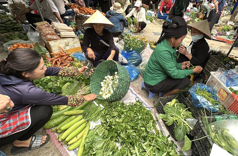 Nhộn nhịp phiên chợ Phương Độ đậm đà hồn quê ở Tuyên Quang - Ảnh 6.