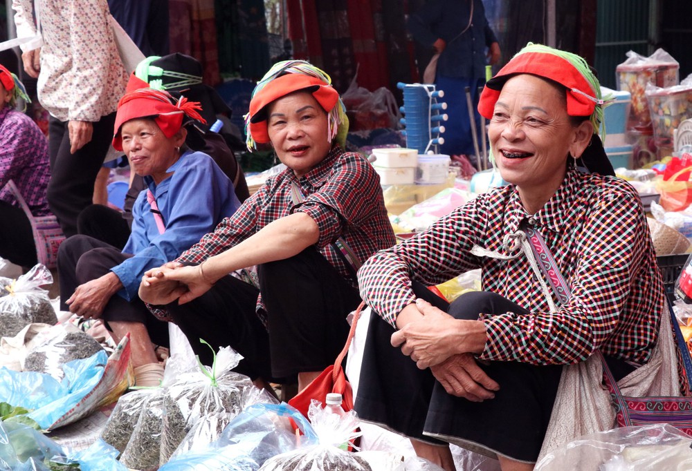 Nhộn nhịp phiên chợ Phương Độ đậm đà hồn quê ở Tuyên Quang - Ảnh 4.
