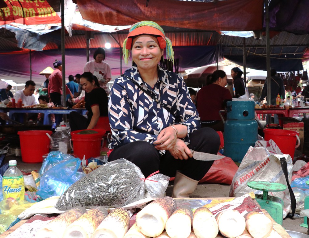 Nhộn nhịp phiên chợ Phương Độ đậm đà hồn quê ở Tuyên Quang - Ảnh 2.