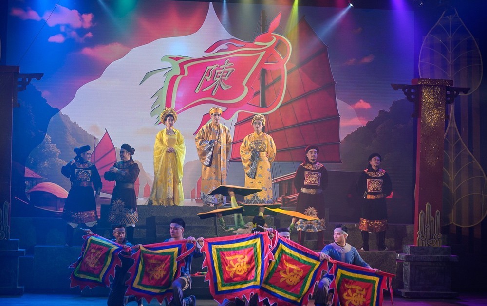 Nghệ thuật xiếc kết hợp cải lương tái hiện cuộc đời vua Trần Nhân Tông - Ảnh 4.