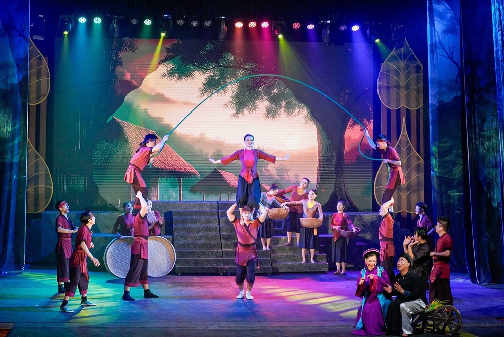 Nghệ thuật xiếc kết hợp cải lương tái hiện cuộc đời vua Trần Nhân Tông - Ảnh 7.