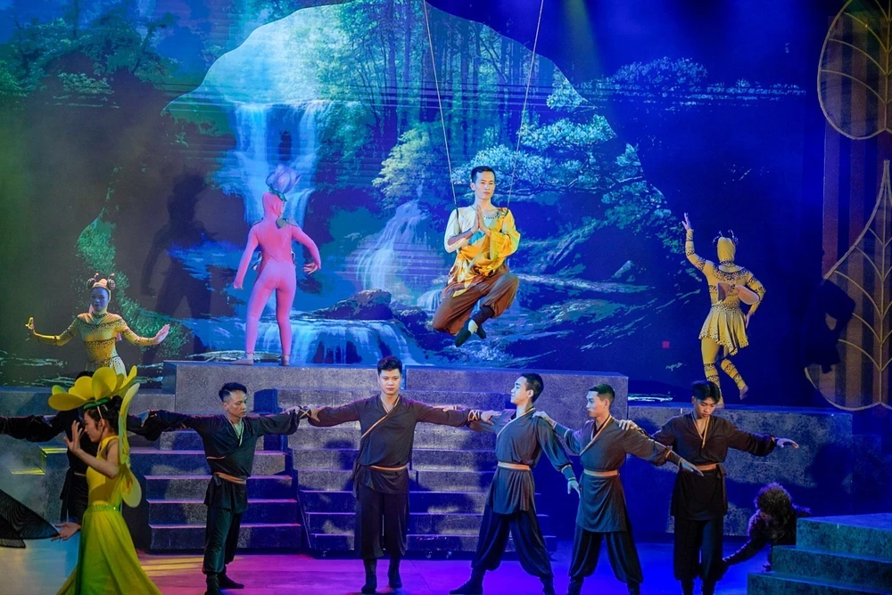 Nghệ thuật xiếc kết hợp cải lương tái hiện cuộc đời vua Trần Nhân Tông - Ảnh 9.