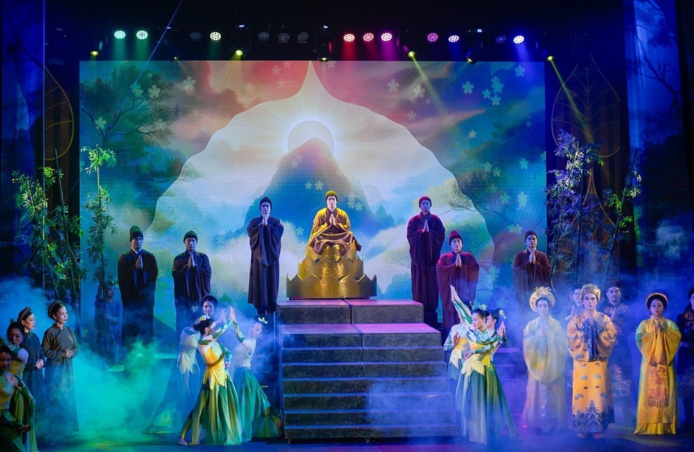 Nghệ thuật xiếc kết hợp cải lương tái hiện cuộc đời vua Trần Nhân Tông - Ảnh 3.
