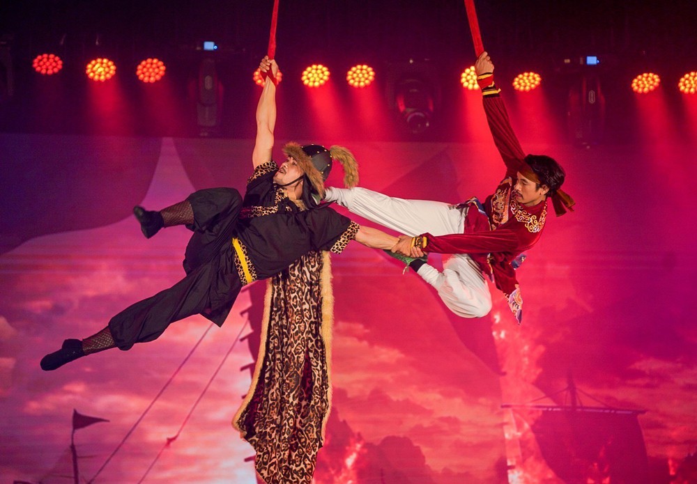 Nghệ thuật xiếc kết hợp cải lương tái hiện cuộc đời vua Trần Nhân Tông - Ảnh 10.