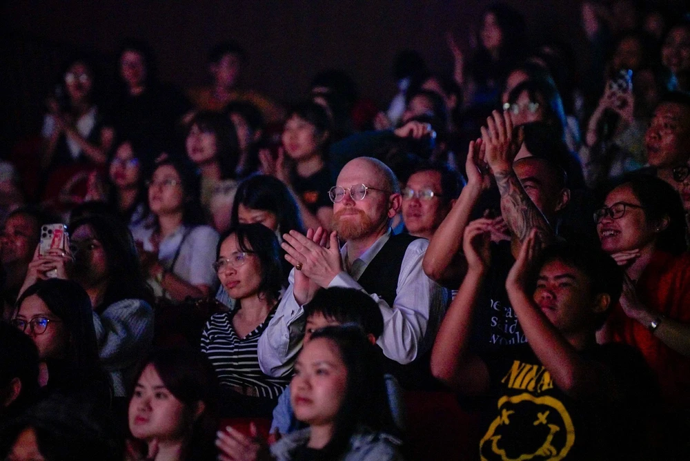 Nghệ thuật xiếc kết hợp cải lương tái hiện cuộc đời vua Trần Nhân Tông - Ảnh 13.