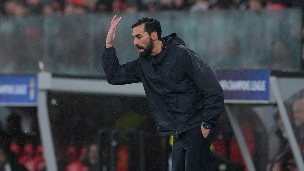 Nhân vật: Arbeloa ngồi nhầm ghế ở Bernebeu - Ảnh 1. Nhân vật: Arbeloa ngồi nhầm ghế ở Bernebeu - Ảnh 1.