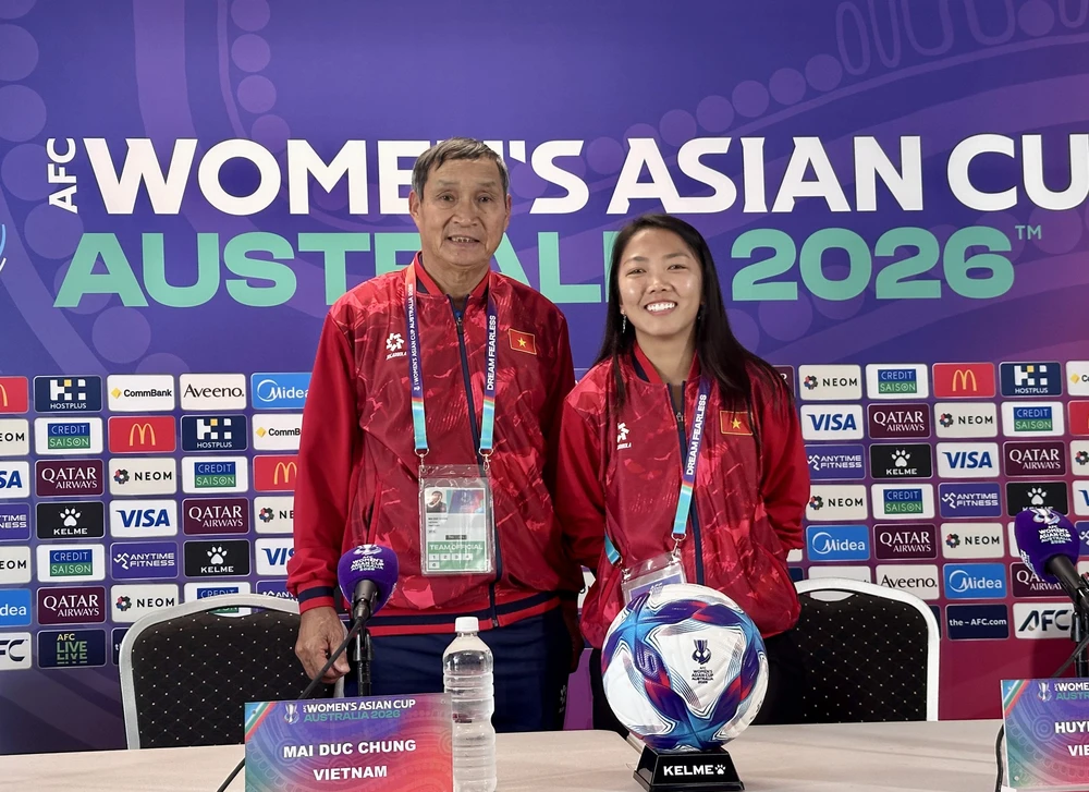 HLV phó đội tuyển bóng đá nữ Việt Nam Hoàng Văn Phúc: “Bóng đá nữ Việt Nam quyết tâm chạm đến tấm vé World Cup một lần nữa” - Ảnh 2. HLV phó đội tuyển bóng đá nữ Việt Nam Hoàng Văn Phúc: “Bóng đá nữ Việt Nam quyết tâm chạm đến tấm vé World Cup một lần nữa” - Ảnh 2.