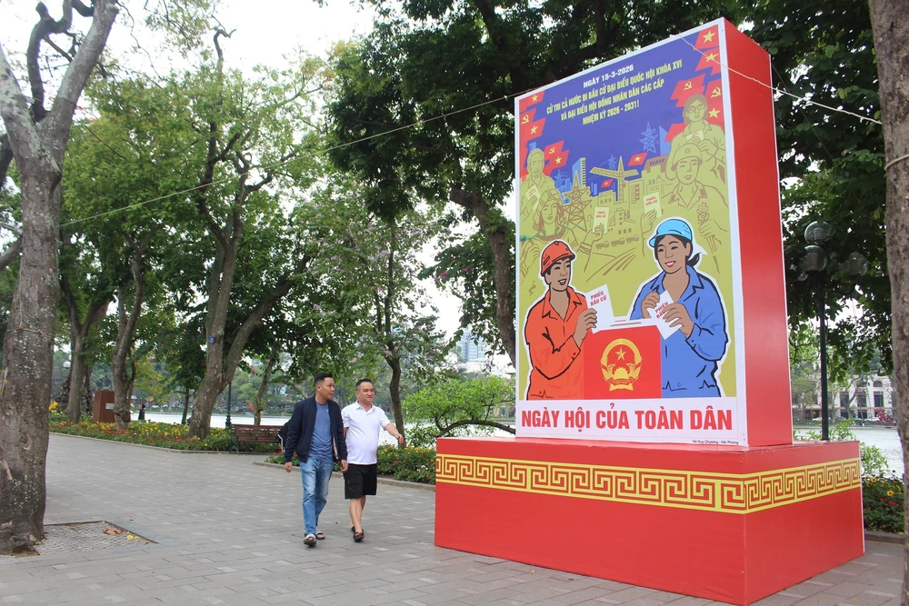 Bầu cử Quốc hội và HĐND: Hà Nội rực rỡ cờ hoa hướng về ngày hội non sông - Ảnh 3.