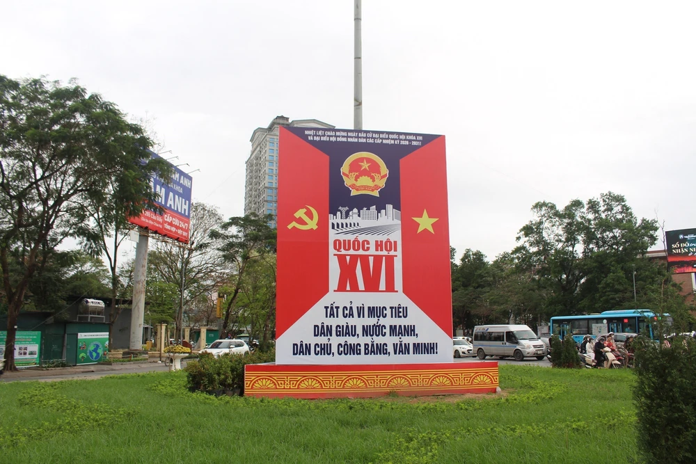 Bầu cử Quốc hội và HĐND: Hà Nội rực rỡ cờ hoa hướng về ngày hội non sông - Ảnh 7.