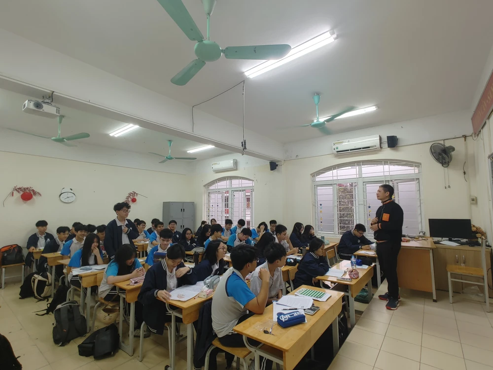 Hà Nội tiến hành khảo sát chất lượng học sinh lớp 11, 12 để chuẩn bị cho kỳ thi tốt nghiệp - Ảnh 2.