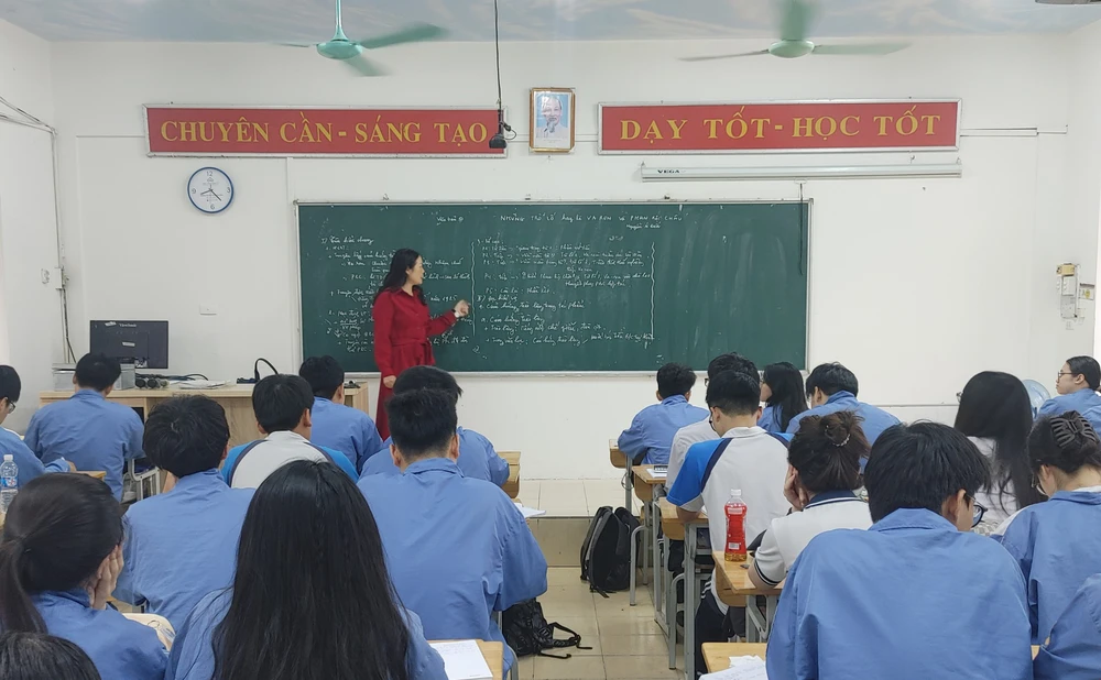 Hà Nội tiến hành khảo sát chất lượng học sinh lớp 11, 12 để chuẩn bị cho kỳ thi tốt nghiệp - Ảnh 1.