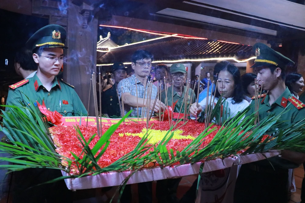 Ngày Rằm tri ân bên dòng Thạch Hãn - Ảnh 2.