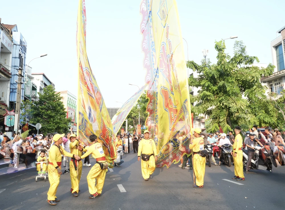 Rực rỡ đêm hội Nguyên Tiêu – Xuân Bính Ngọ 2026 - Ảnh 4. Rực rỡ đêm hội Nguyên Tiêu – Xuân Bính Ngọ 2026 - Ảnh 4.