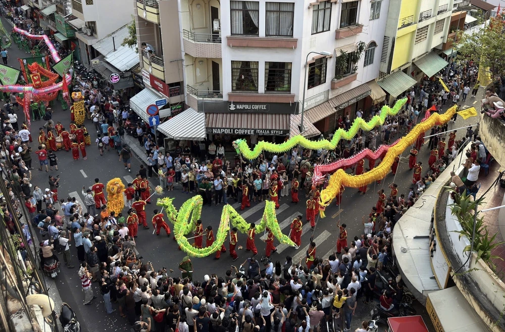 Rực rỡ đêm hội Nguyên Tiêu – Xuân Bính Ngọ 2026 - Ảnh 5. Rực rỡ đêm hội Nguyên Tiêu – Xuân Bính Ngọ 2026 - Ảnh 5.