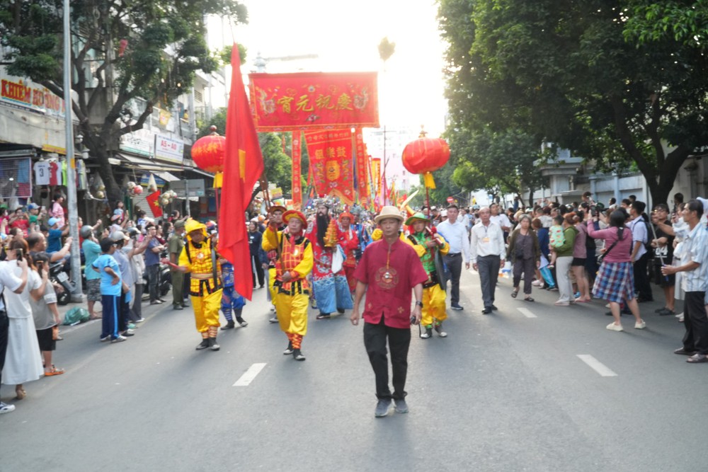 Rực rỡ đêm hội Nguyên Tiêu – Xuân Bính Ngọ 2026 - Ảnh 3. Rực rỡ đêm hội Nguyên Tiêu – Xuân Bính Ngọ 2026 - Ảnh 3.