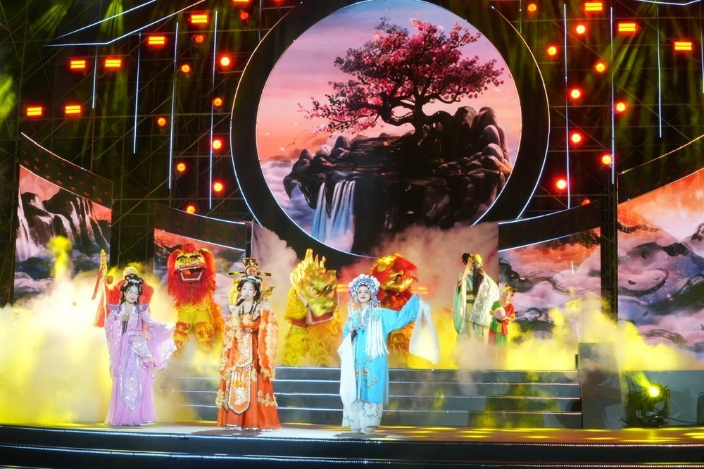 Rực rỡ đêm hội Nguyên Tiêu – Xuân Bính Ngọ 2026 - Ảnh 16. Rực rỡ đêm hội Nguyên Tiêu – Xuân Bính Ngọ 2026 - Ảnh 16.