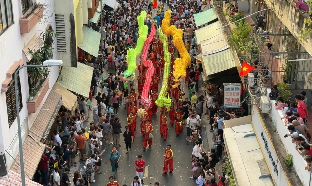 Rực rỡ đêm hội Nguyên Tiêu – Xuân Bính Ngọ 2026 - Ảnh 11. Rực rỡ đêm hội Nguyên Tiêu – Xuân Bính Ngọ 2026 - Ảnh 11.
