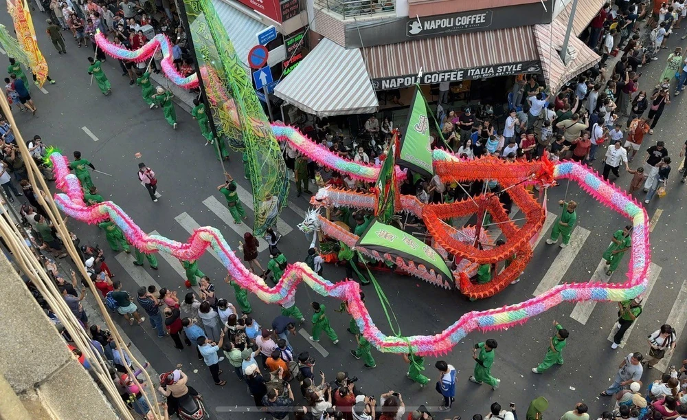 Rực rỡ đêm hội Nguyên Tiêu – Xuân Bính Ngọ 2026 - Ảnh 8. Rực rỡ đêm hội Nguyên Tiêu – Xuân Bính Ngọ 2026 - Ảnh 8.