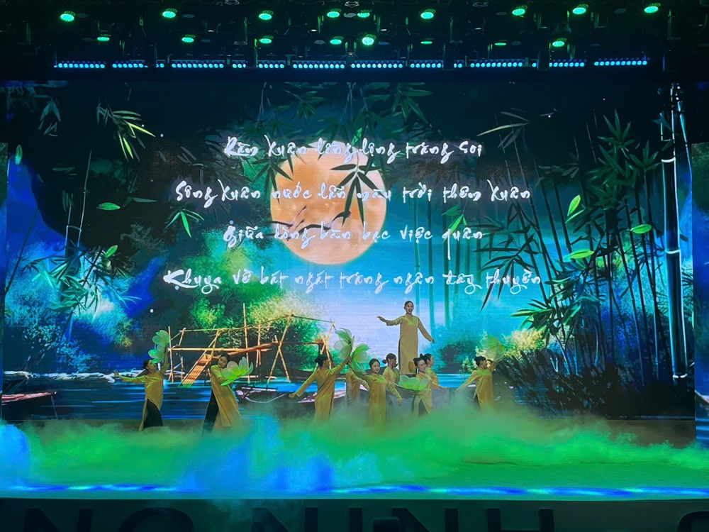 Ngày thơ Việt Nam 2026: Thi ca xác lập thế đứng "Trước biển lớn" - Ảnh 1. Ngày thơ Việt Nam 2026: Thi ca xác lập thế đứng "Trước biển lớn" - Ảnh 1.