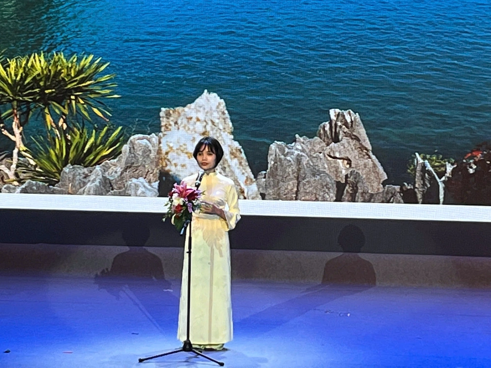 Ngày thơ Việt Nam 2026: Thi ca xác lập thế đứng "Trước biển lớn" - Ảnh 7. Ngày thơ Việt Nam 2026: Thi ca xác lập thế đứng "Trước biển lớn" - Ảnh 7.