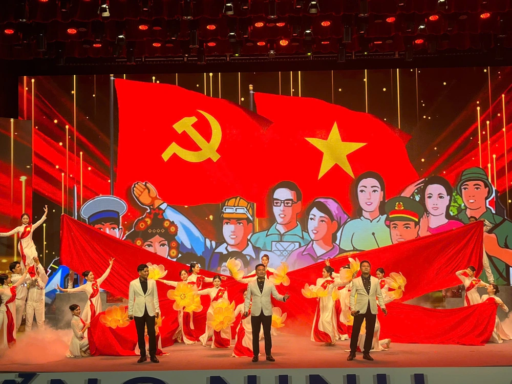 Ngày thơ Việt Nam 2026: Thi ca xác lập thế đứng "Trước biển lớn" - Ảnh 9. Ngày thơ Việt Nam 2026: Thi ca xác lập thế đứng "Trước biển lớn" - Ảnh 9.