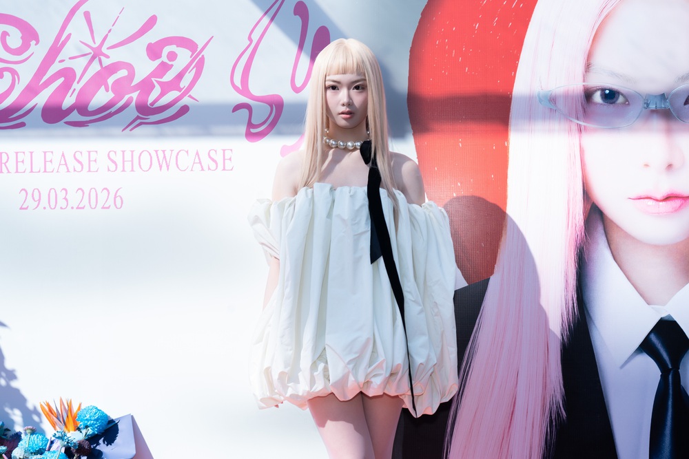 Dàn sao đến chúc mừng llbum đầu tay của Ánh Sáng Aza - Ảnh 1.