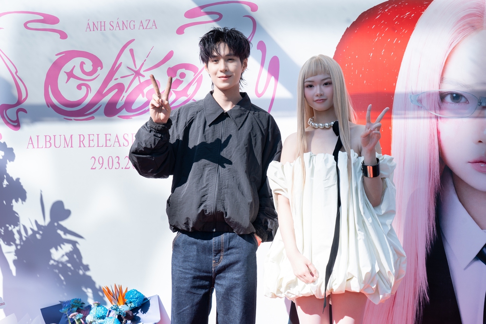 Dàn sao đến chúc mừng llbum đầu tay của Ánh Sáng Aza - Ảnh 2.