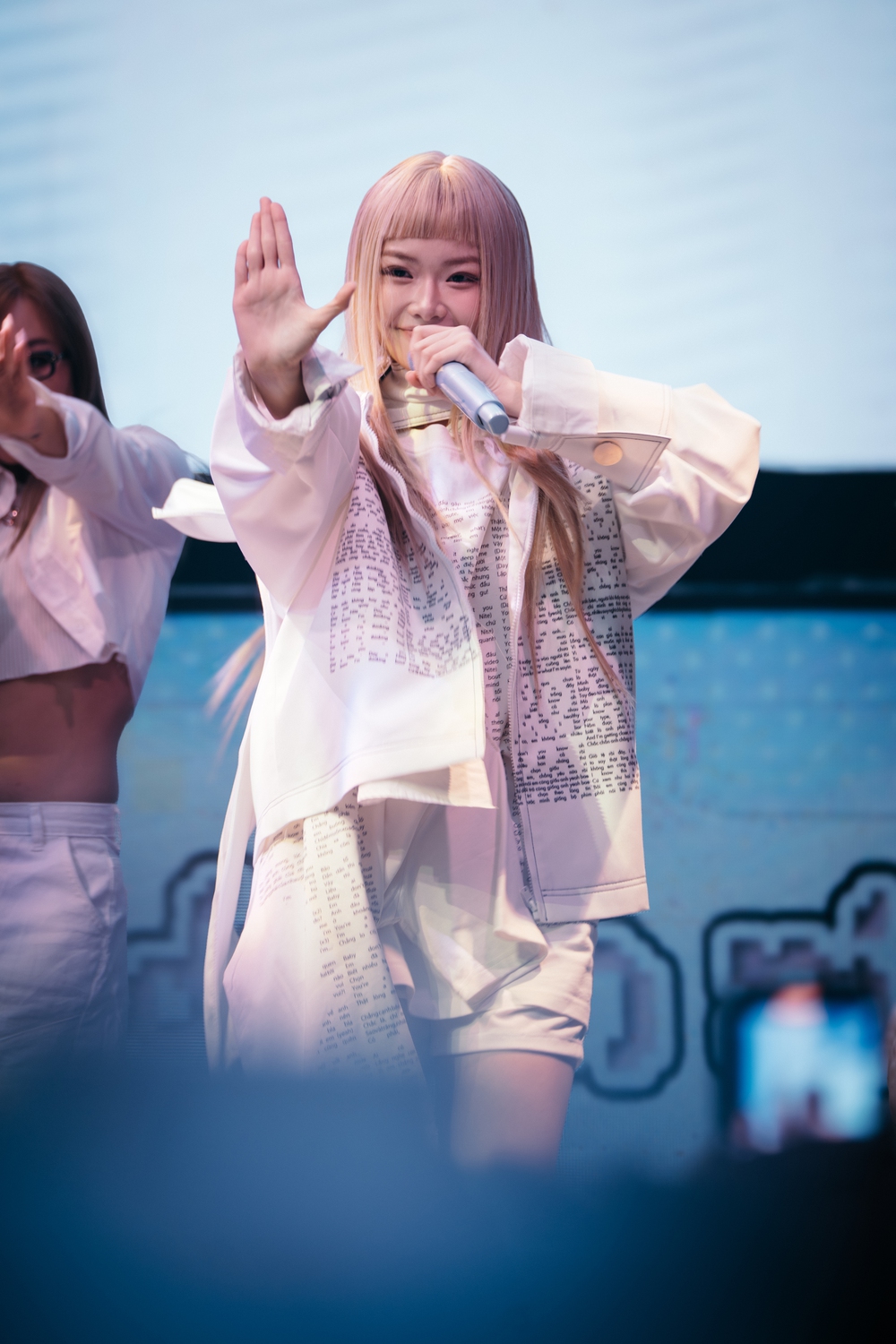 Dàn sao đến chúc mừng llbum đầu tay của Ánh Sáng Aza - Ảnh 3.