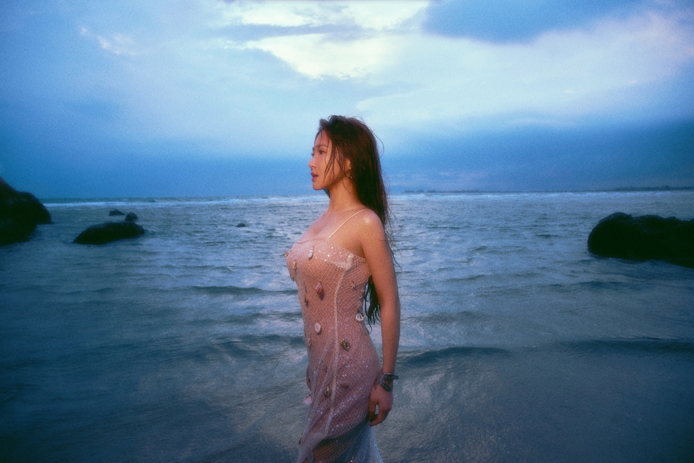 Hương Tràm trở lại: “Phao cứu sinh” và cú bứt phá tại bảng đề cử Cống hiến 2026  - Ảnh 2.