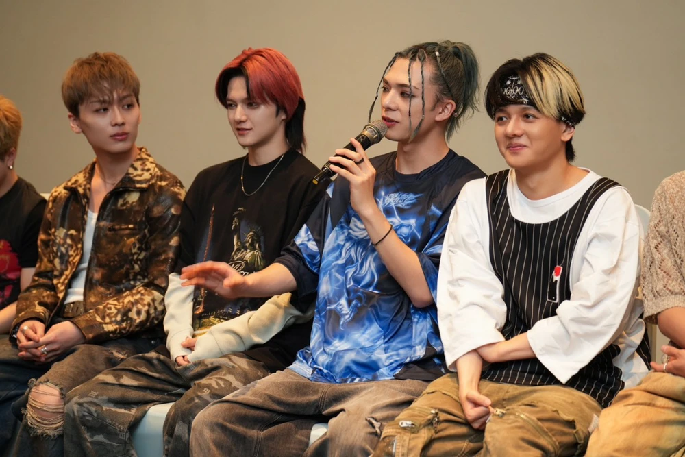 Nhóm nhạc ONE OR EIGHT cảm động trước tình cảm của khán giả Việt Nam - Ảnh 2.