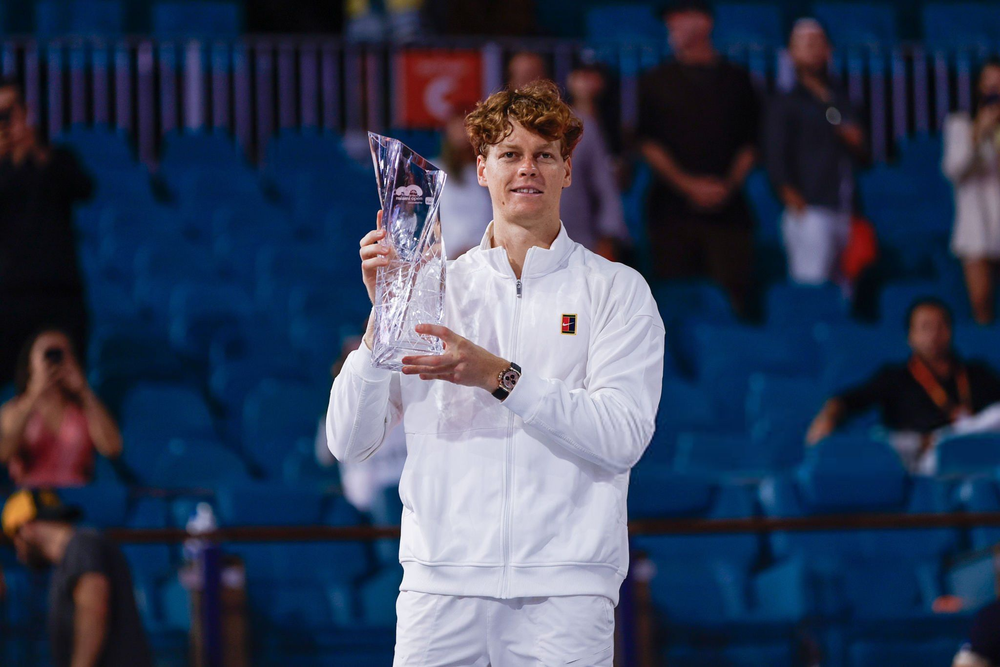 Sinner lập hàng loạt kỷ lục khó tin khi hoàn tất 'Sunshine Double', áp sát vị trí số 1 của Alcaraz - Ảnh 1.