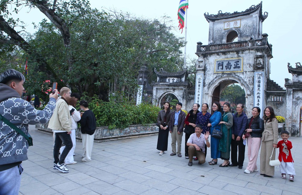 Kích cầu du lịch bền vững từ "mạch ngầm" văn hóa ở cố đô Ninh Bình - Ảnh 2.