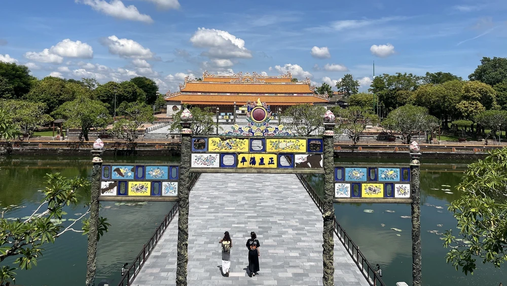 Huế hướng tới thành phố du lịch xanh hàng đầu Việt Nam - Ảnh 2. Huế hướng tới thành phố du lịch xanh hàng đầu Việt Nam - Ảnh 2.