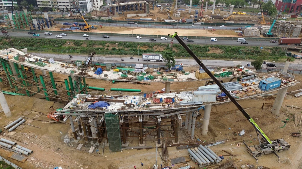 Hà Nội: Đẩy nhanh tiến độ dự án nút giao khác mức vành đai 3,5 với Đại lộ Thăng Long - Ảnh 3.