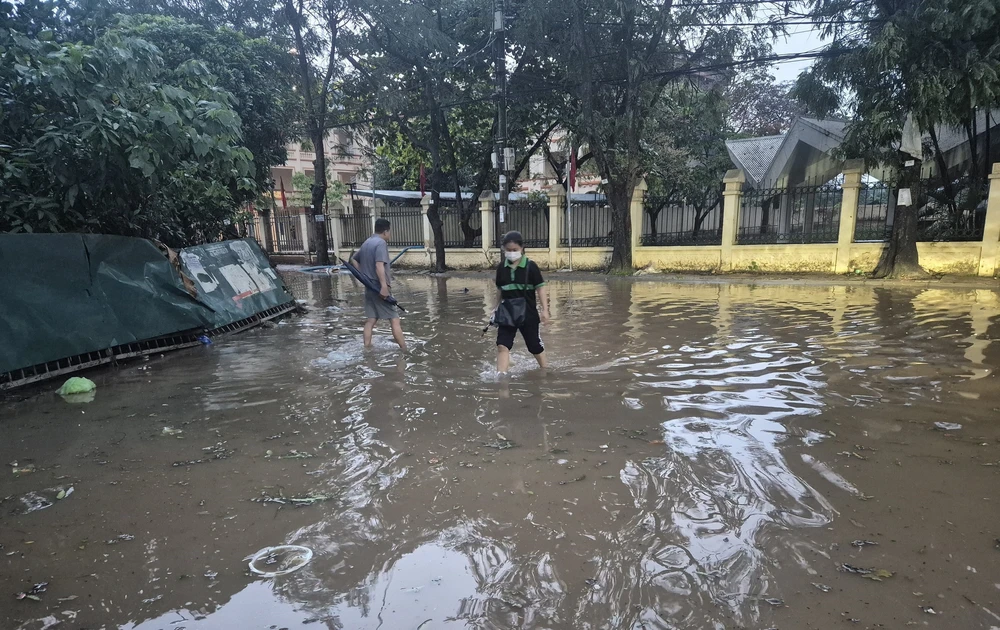 Lý giải hiện tượng dông lốc, mưa đá và gió giật xảy ra liên tục - Ảnh 1.