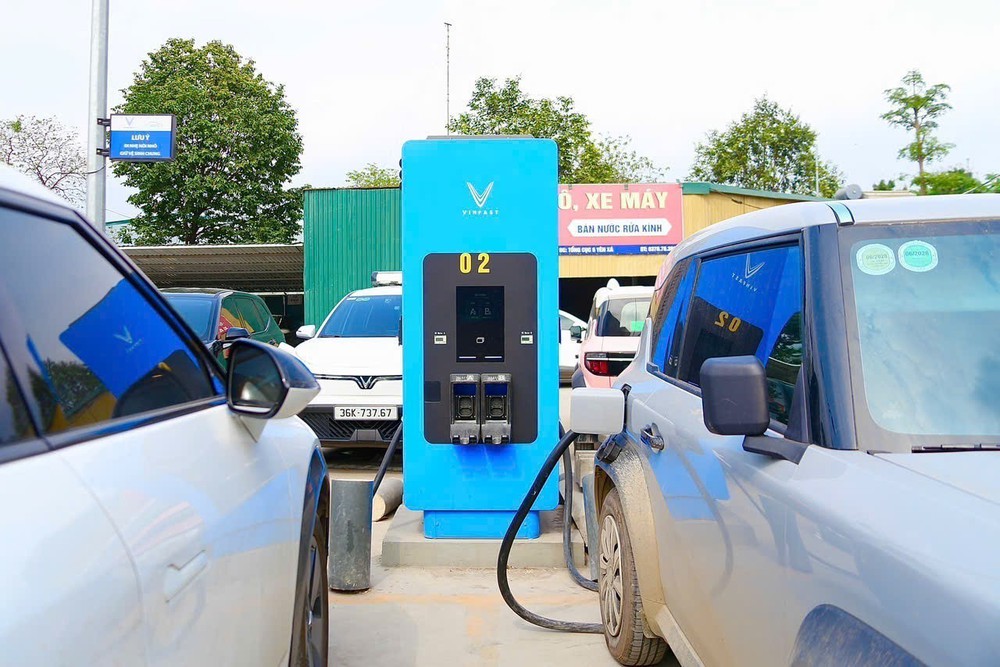 Hà Nội sẵn sàng hạ tầng để chuyển đổi phương tiện xanh - Ảnh 6.