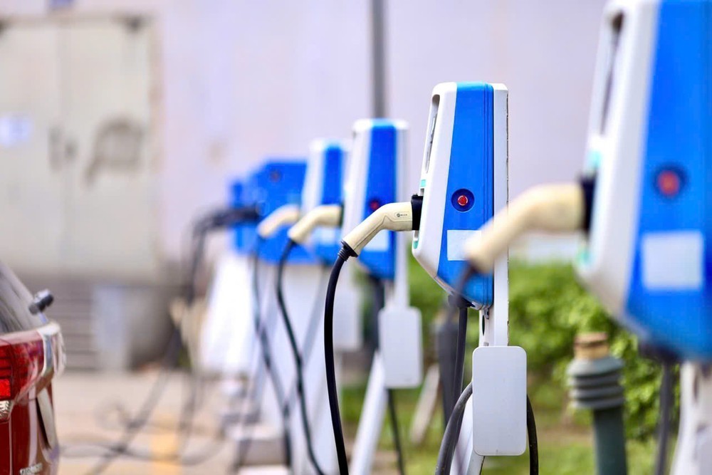 Hà Nội sẵn sàng hạ tầng để chuyển đổi phương tiện xanh - Ảnh 9.