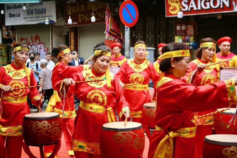 Lễ hội truyền thống Di tích Quốc gia đặc biệt đền Bạch Mã - Ảnh 8.