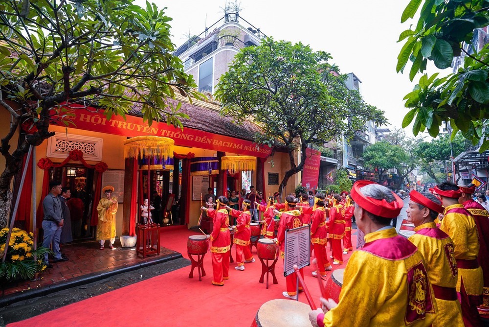 Lễ hội truyền thống Di tích Quốc gia đặc biệt đền Bạch Mã - Ảnh 1.