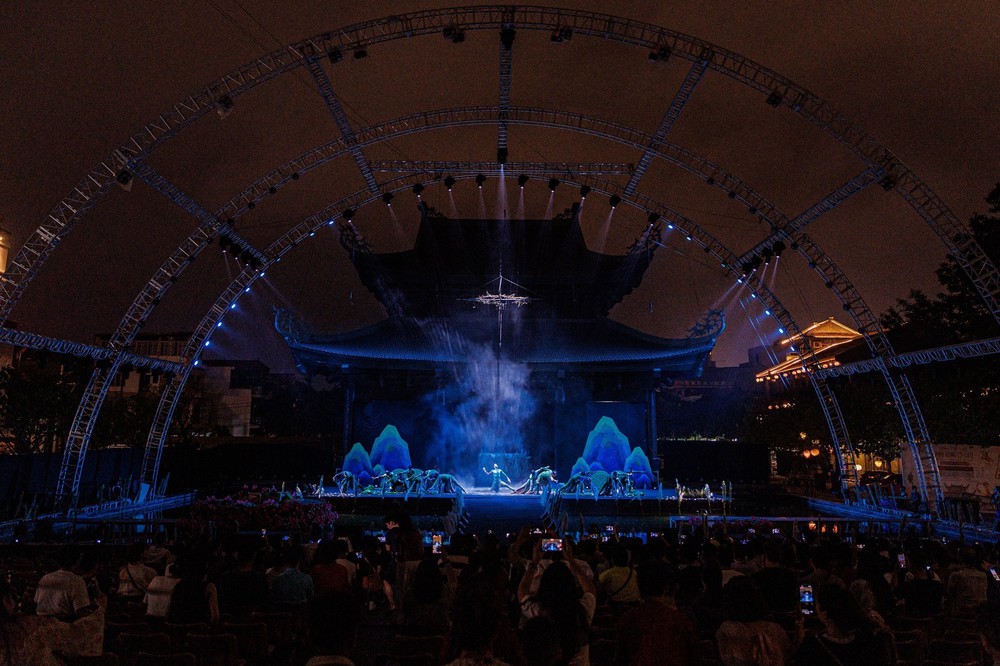 Show thực cảnh “ Anh hùng cờ lau” - Bản hùng ca giữa lòng Cố đô - Ảnh 2.