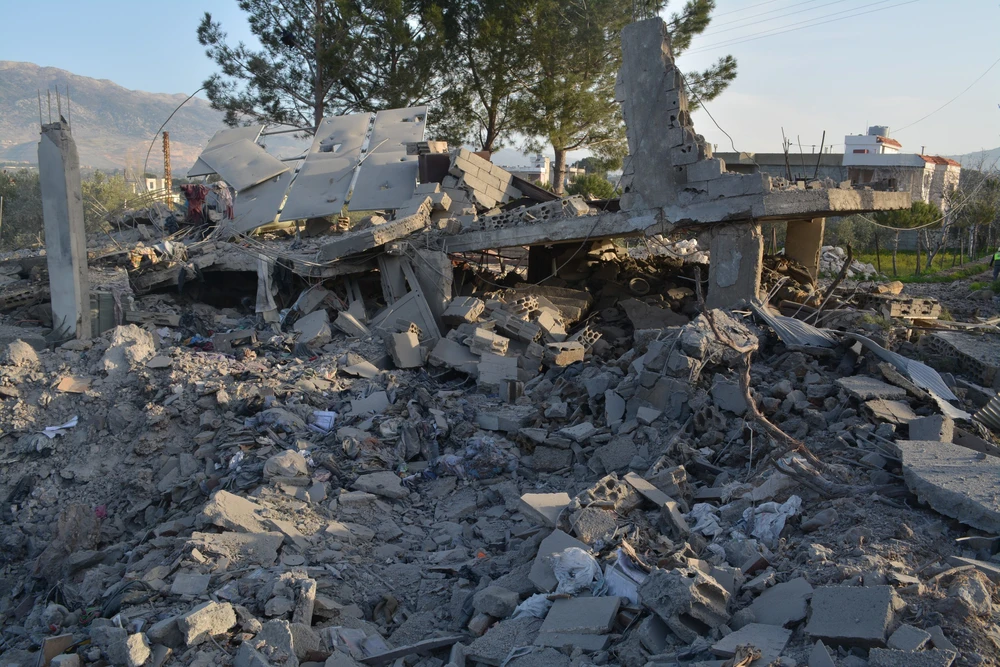 Xung đột tại Trung Đông: Israel đẩy mạnh chiến lược phòng thủ từ xa - Đại sứ Iran quyết định không rời Liban - Ảnh 1.