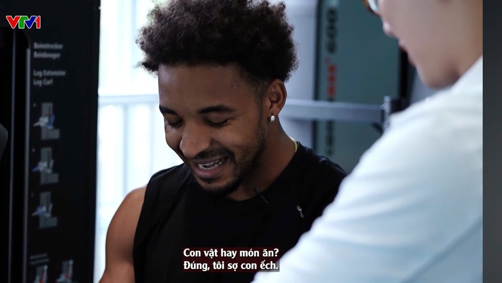 Xuân Son thể hiện tình yêu với Việt Nam trong bộ phim tài liệu về mình - Ảnh 2.