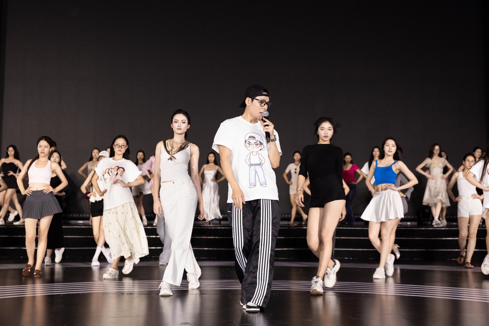 Biên đạo Khoa Nguyễn – người đứng sau màn đồng diễn tại Miss World Vietnam 2025 - Ảnh 3.