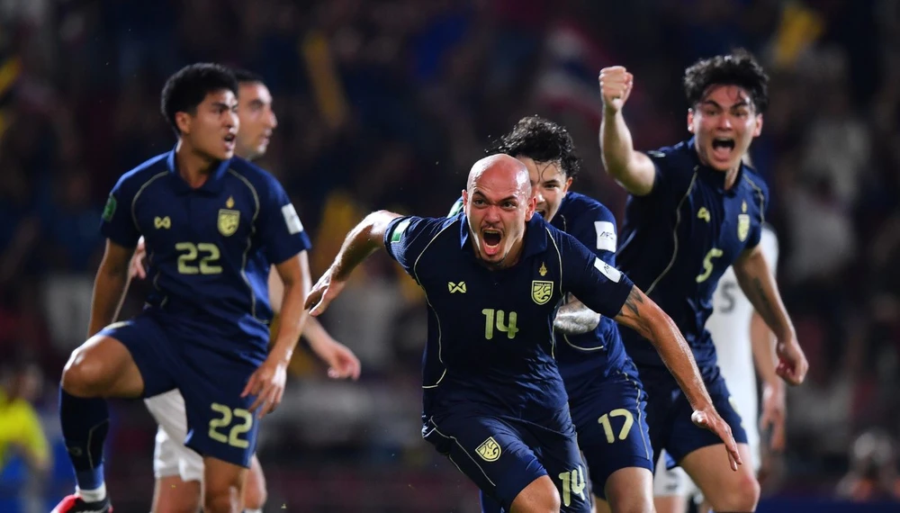 Tỏa sáng ở tuổi 36, Bunmathan đưa ĐT Thái Lan tới VCK Asian Cup 2027 - Ảnh 2. Tỏa sáng ở tuổi 36, Bunmathan đưa ĐT Thái Lan tới VCK Asian Cup 2027 - Ảnh 2.