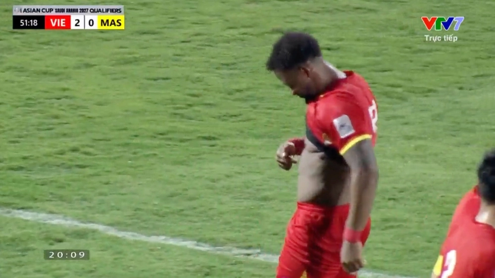 Vì sao Xuân Son chỉ tay vào bụng khi ăn mừng bàn thắng vào lưới Malaysia? - Ảnh 1.