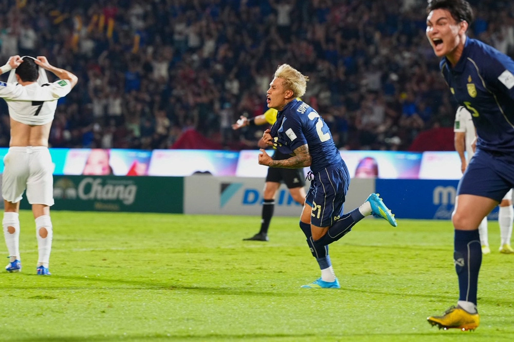 Tỏa sáng ở tuổi 36, Bunmathan đưa ĐT Thái Lan tới VCK Asian Cup 2027 - Ảnh 1. Tỏa sáng ở tuổi 36, Bunmathan đưa ĐT Thái Lan tới VCK Asian Cup 2027 - Ảnh 1.