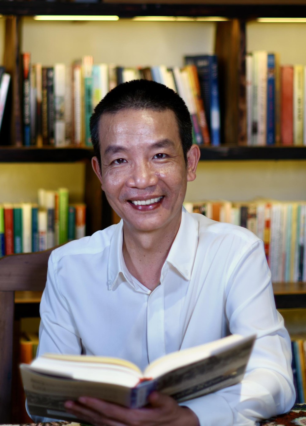 Nhà thơ Nguyễn Đăng Khoa nói về album "Cuốn phim" khi lọt Top 5 đề cử giải Cống hiến 2026 - Ảnh 3.