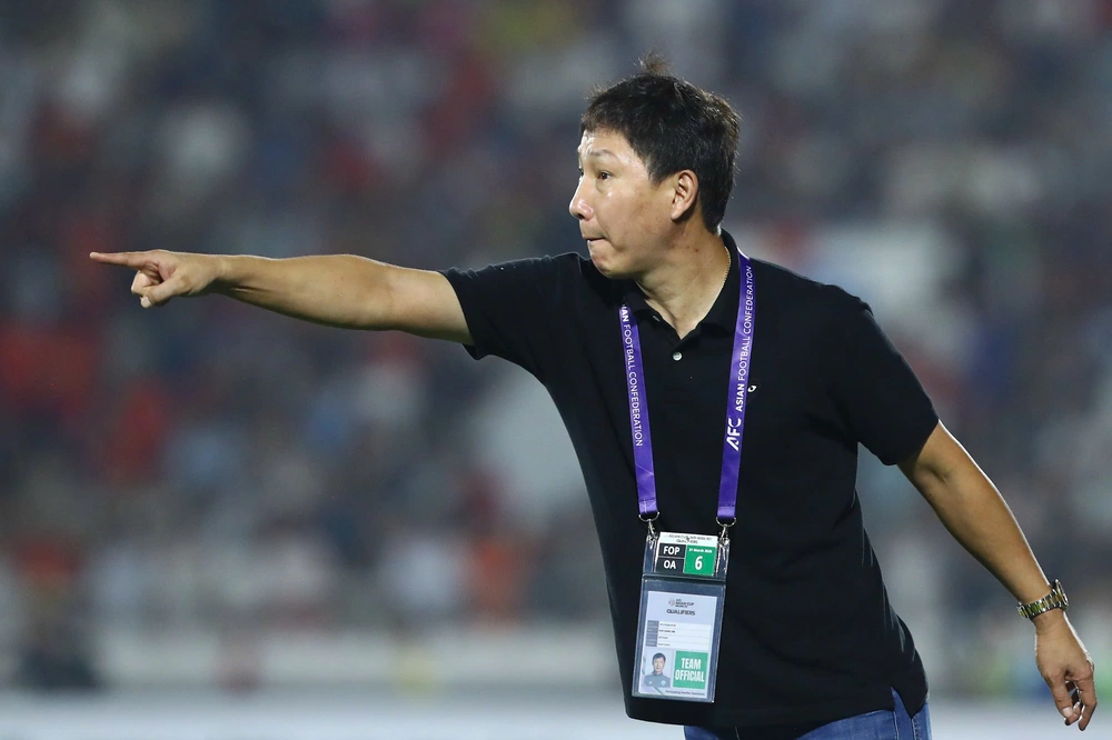 HLV Kim Sang Sik và công thức chiến thắng từ sự không ngại thay đổi - Ảnh 1. HLV Kim Sang Sik và công thức chiến thắng từ sự không ngại thay đổi - Ảnh 1.